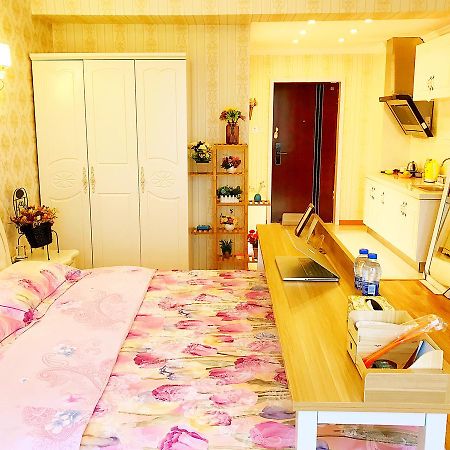 Line 2 Apartment Wuhan Bagian luar foto
