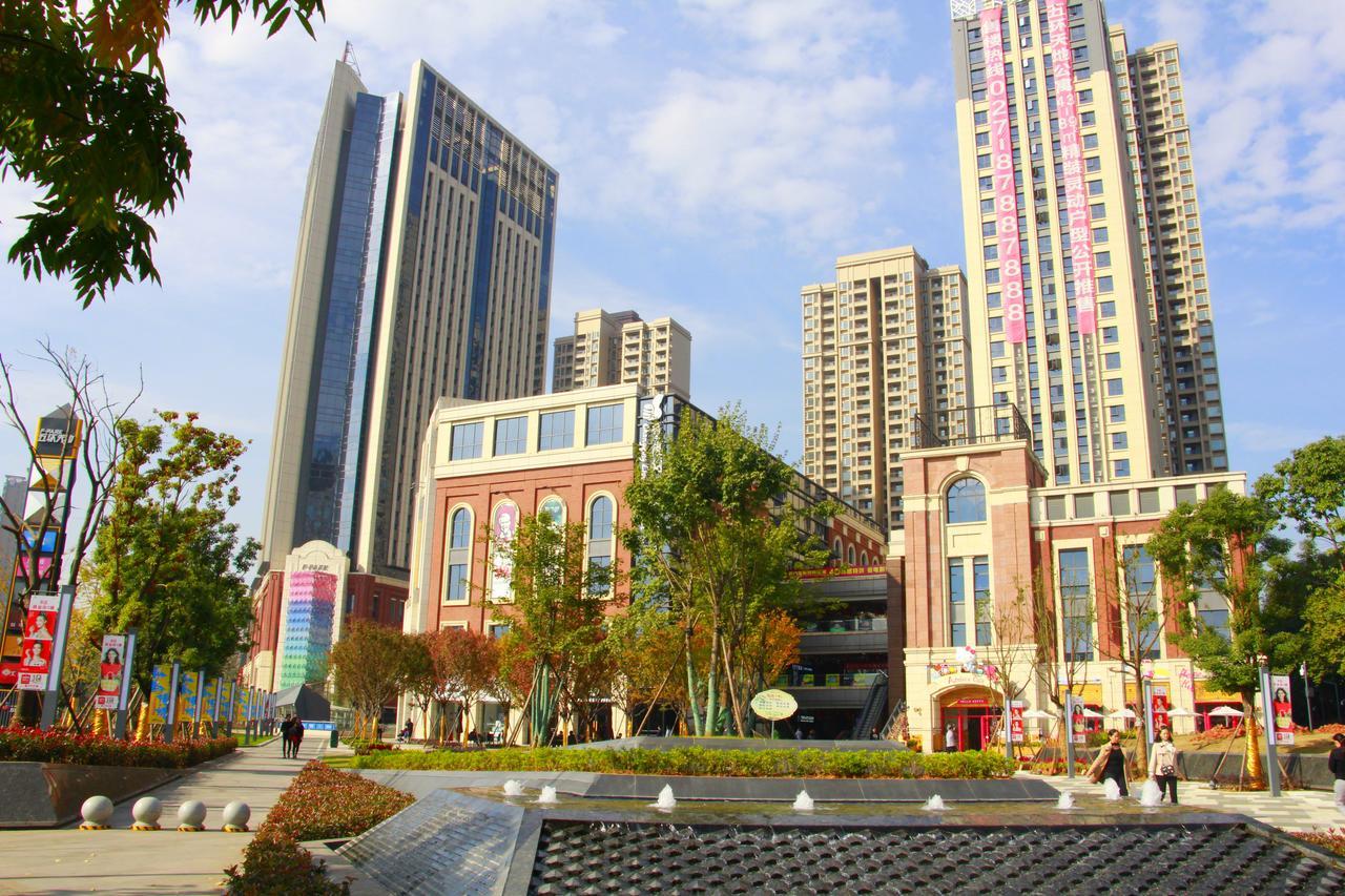 Line 2 Apartment Wuhan Bagian luar foto
