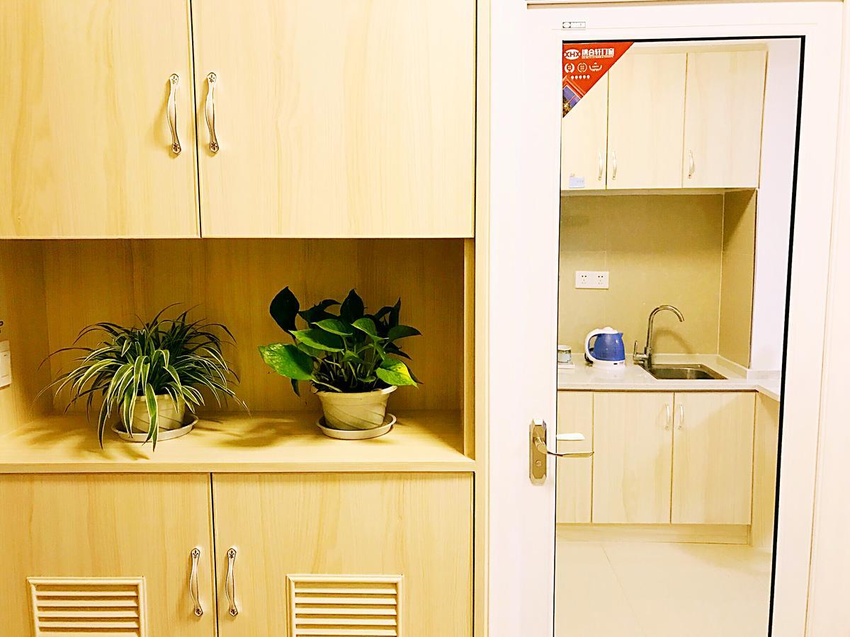 Line 2 Apartment Wuhan Bagian luar foto