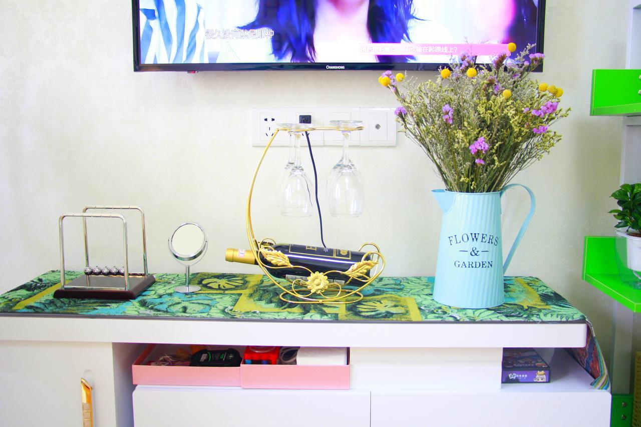 Line 2 Apartment Wuhan Bagian luar foto