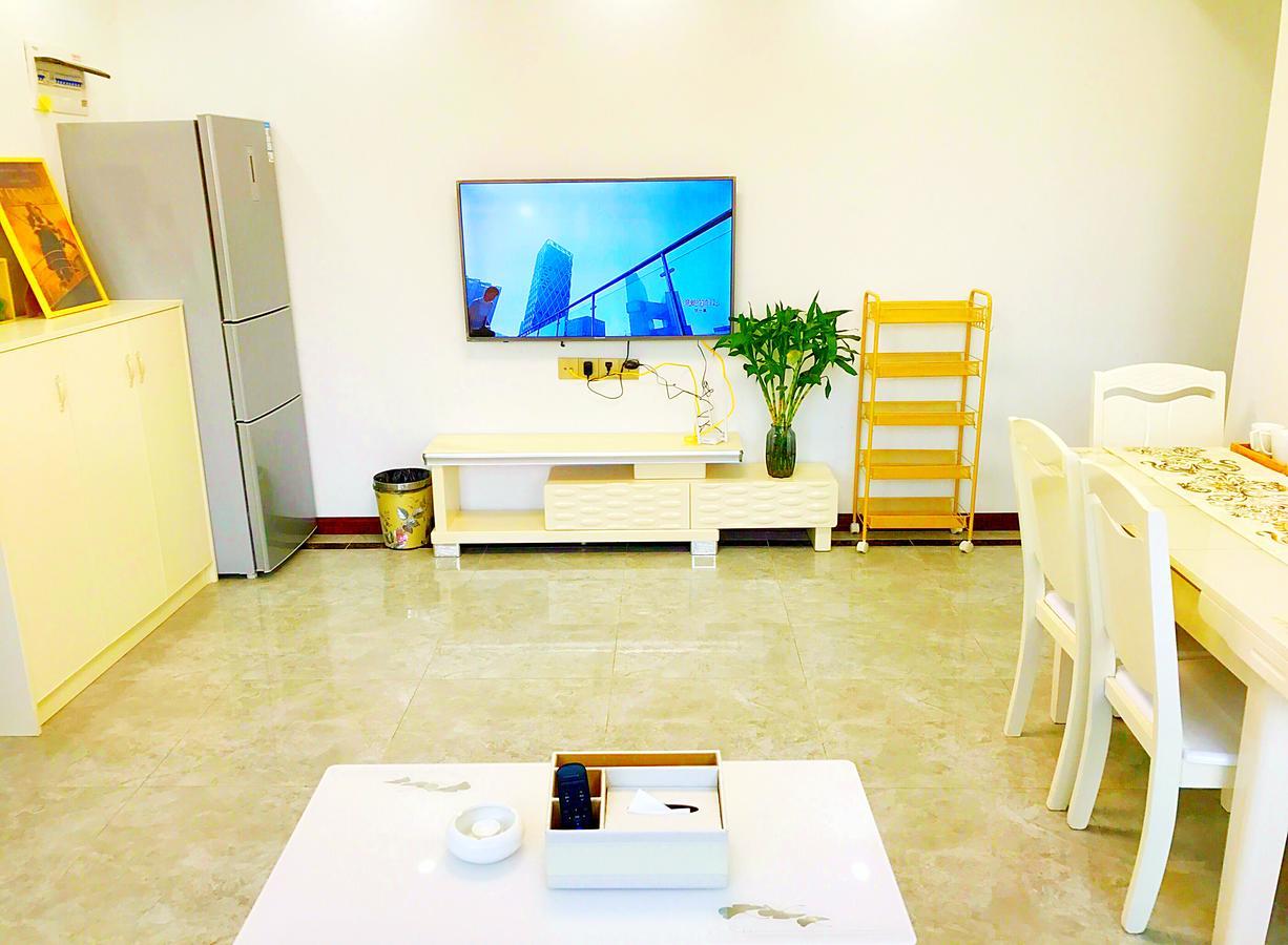 Line 2 Apartment Wuhan Bagian luar foto