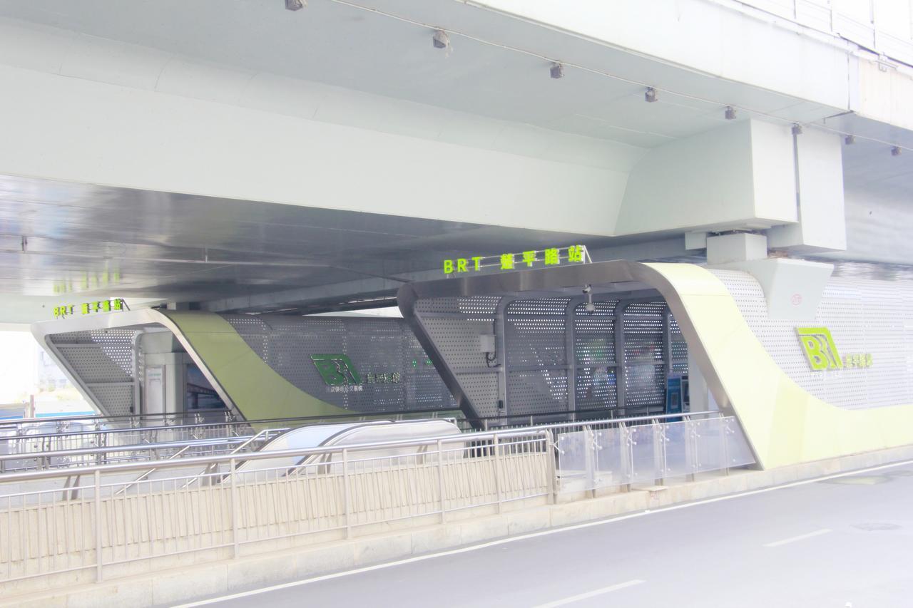 Line 2 Apartment Wuhan Bagian luar foto