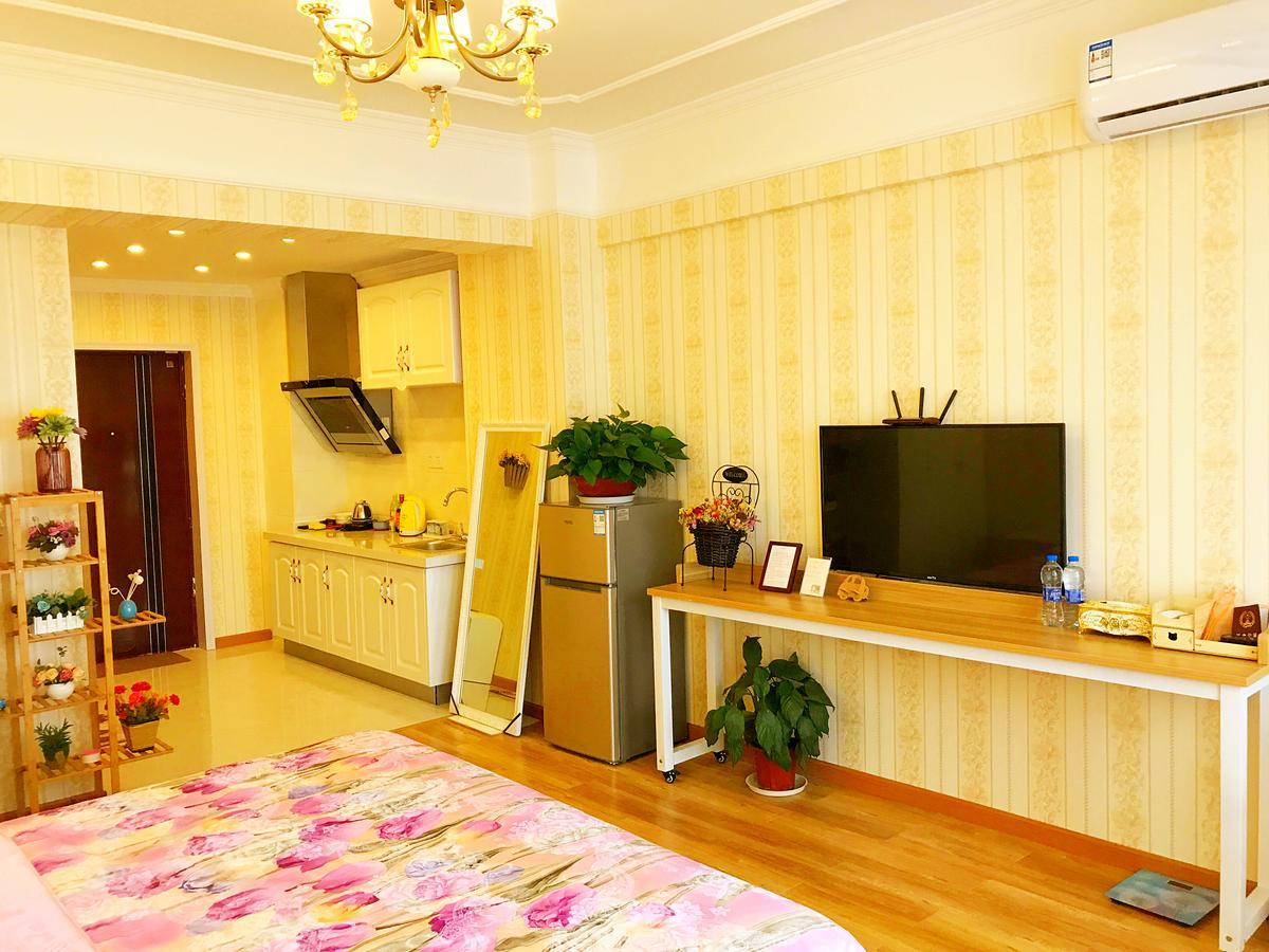 Line 2 Apartment Wuhan Bagian luar foto