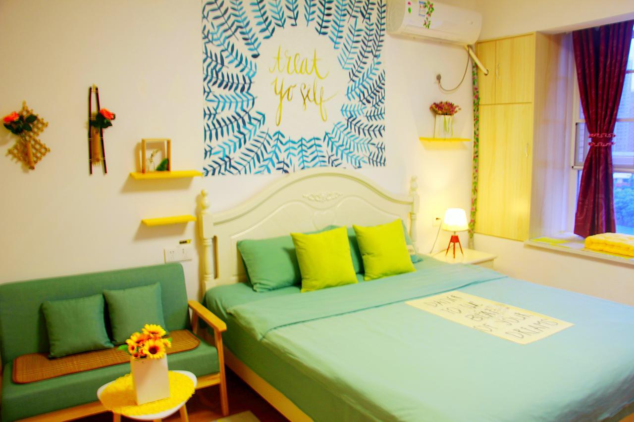 Line 2 Apartment Wuhan Bagian luar foto