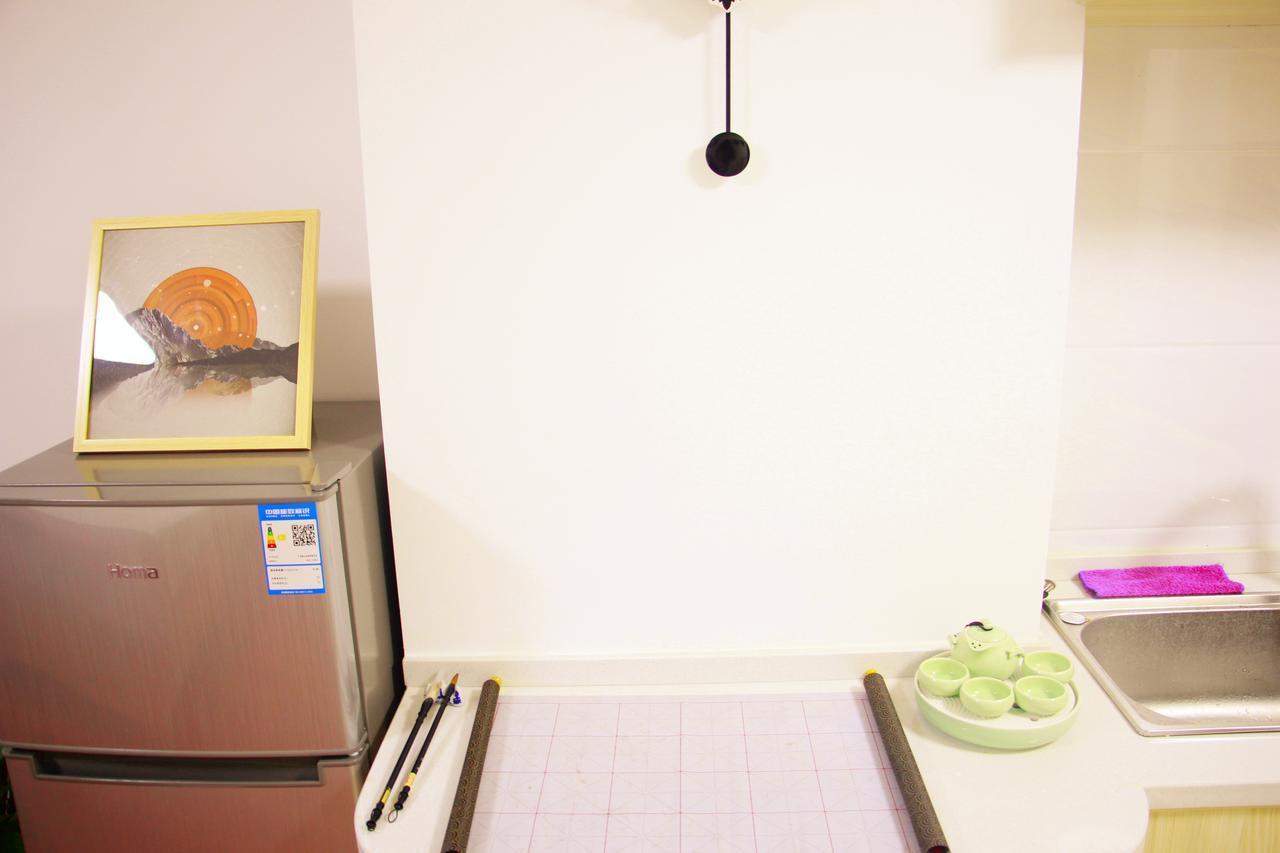 Line 2 Apartment Wuhan Bagian luar foto