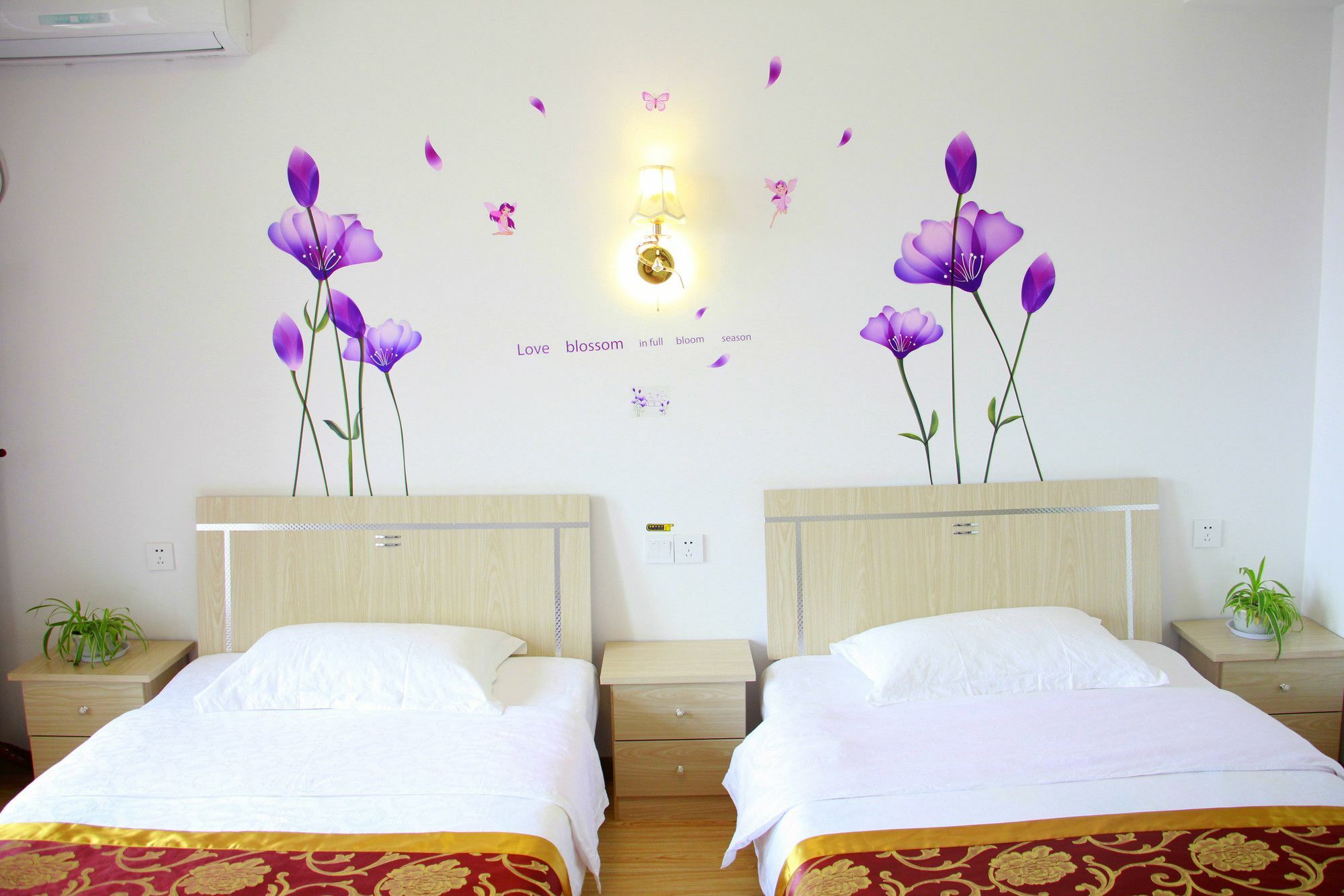 Line 2 Apartment Wuhan Bagian luar foto